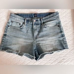 Gap Jean shorts - excellent condition